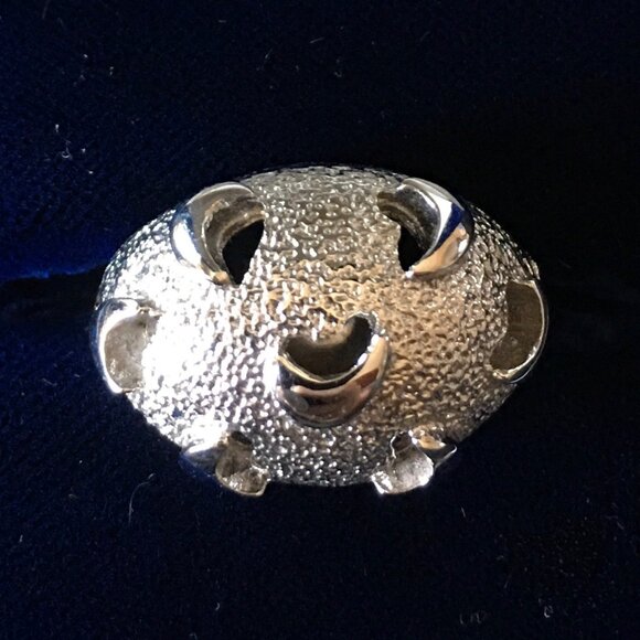 NOS Vtg Textured Dome Crescent Shapes Silvertone Sarah Coventry Adjustable Ring - Picture 1 of 4